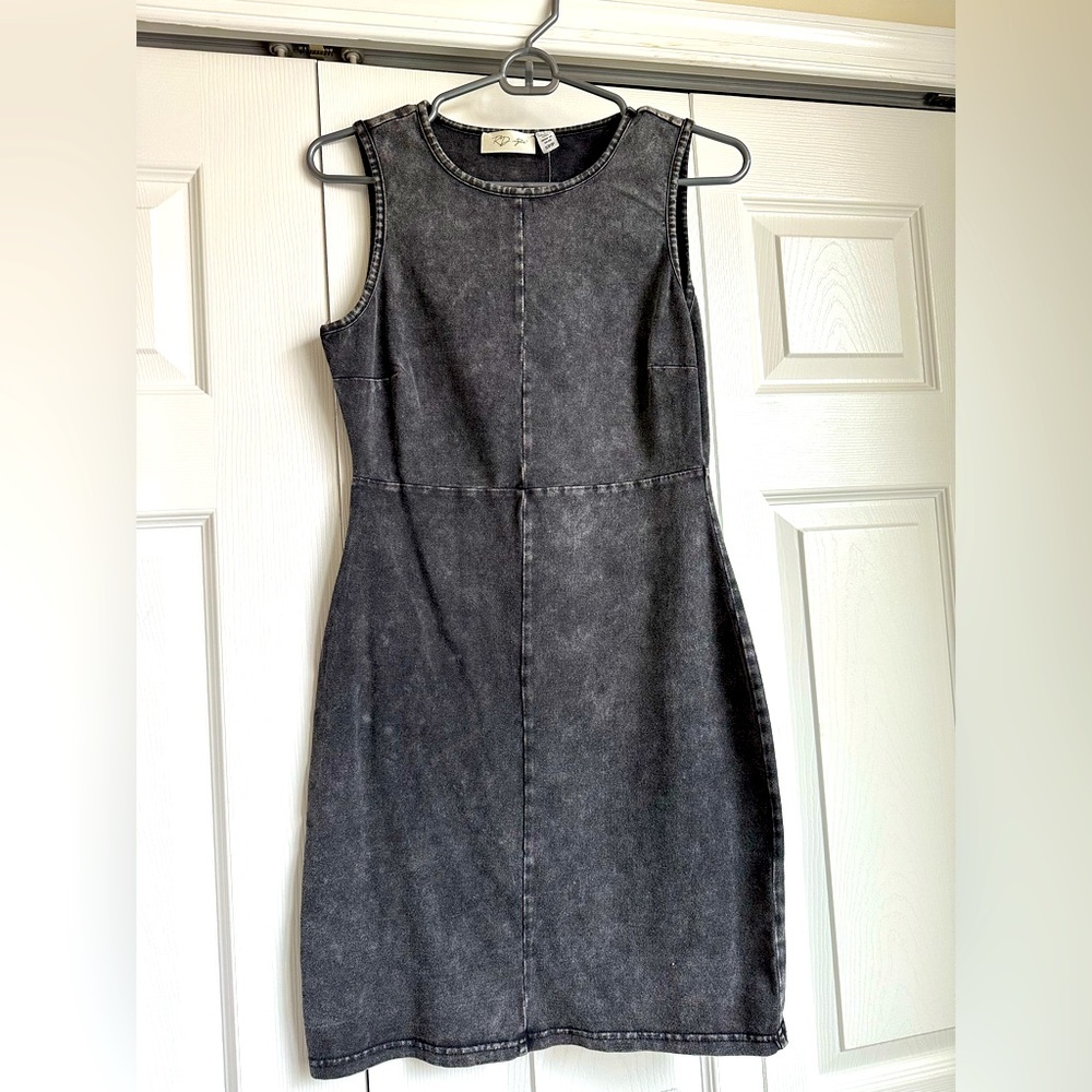 UNWORN W TAGS! — RD Style — Gray Denim looking dress — size Small